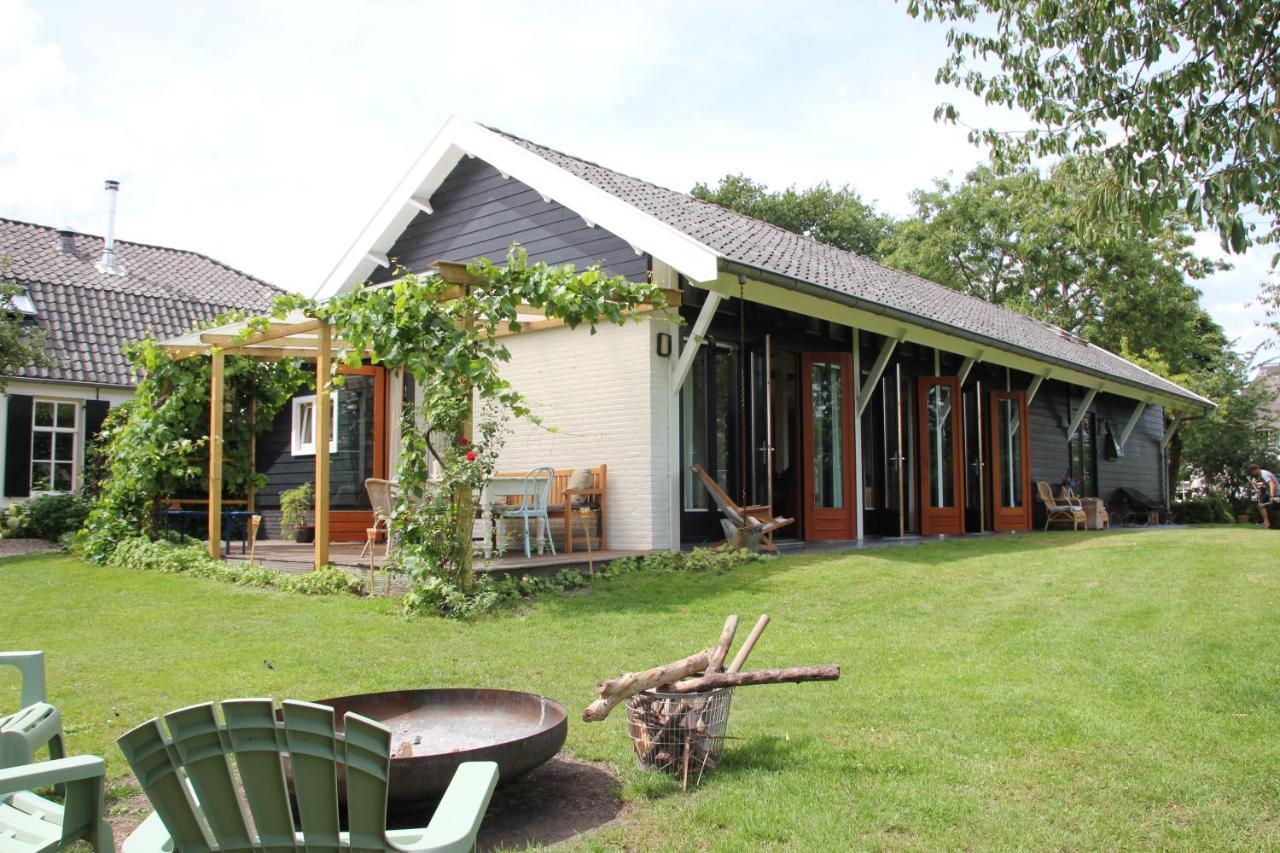 Erichem Familiehuis De Betuwe Met Prive Kunstgras Tennisbaan En Sauna 빌라 외부 사진
