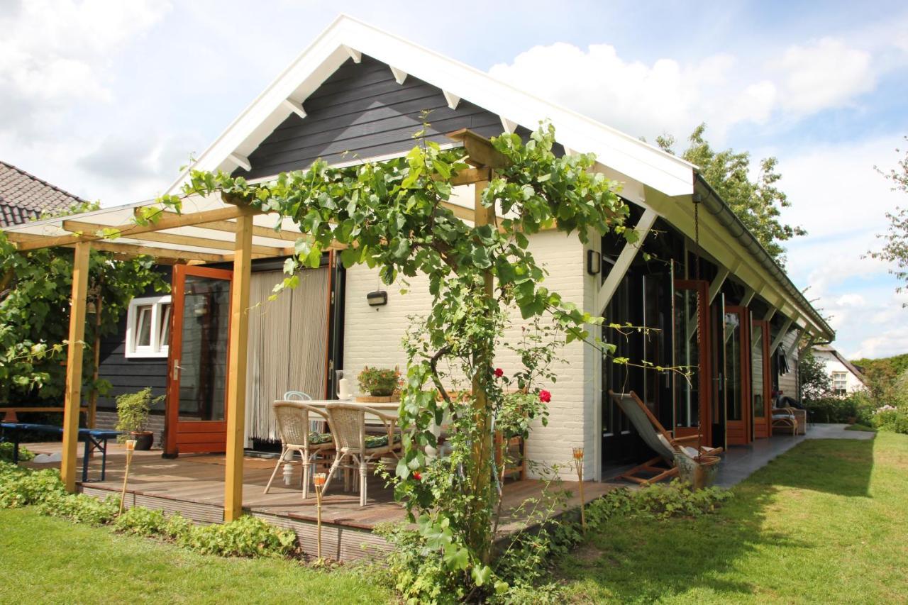 Erichem Familiehuis De Betuwe Met Prive Kunstgras Tennisbaan En Sauna 빌라 외부 사진